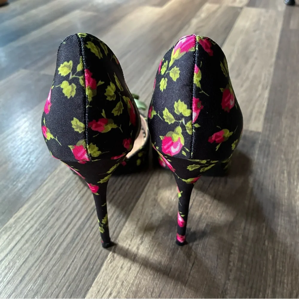 NWOT Betsey Johnson Harly Rose Motif Stilettos SZ 7